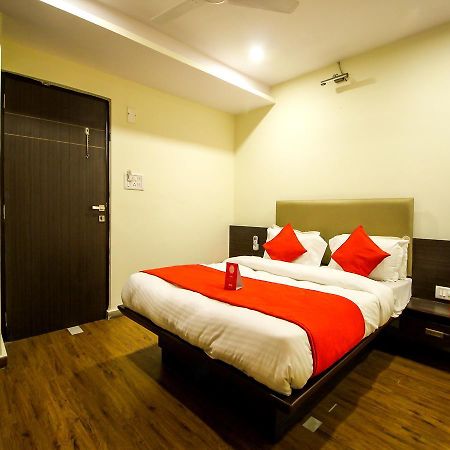 New Rajdhani Hotel Вадодара Екстер'єр фото