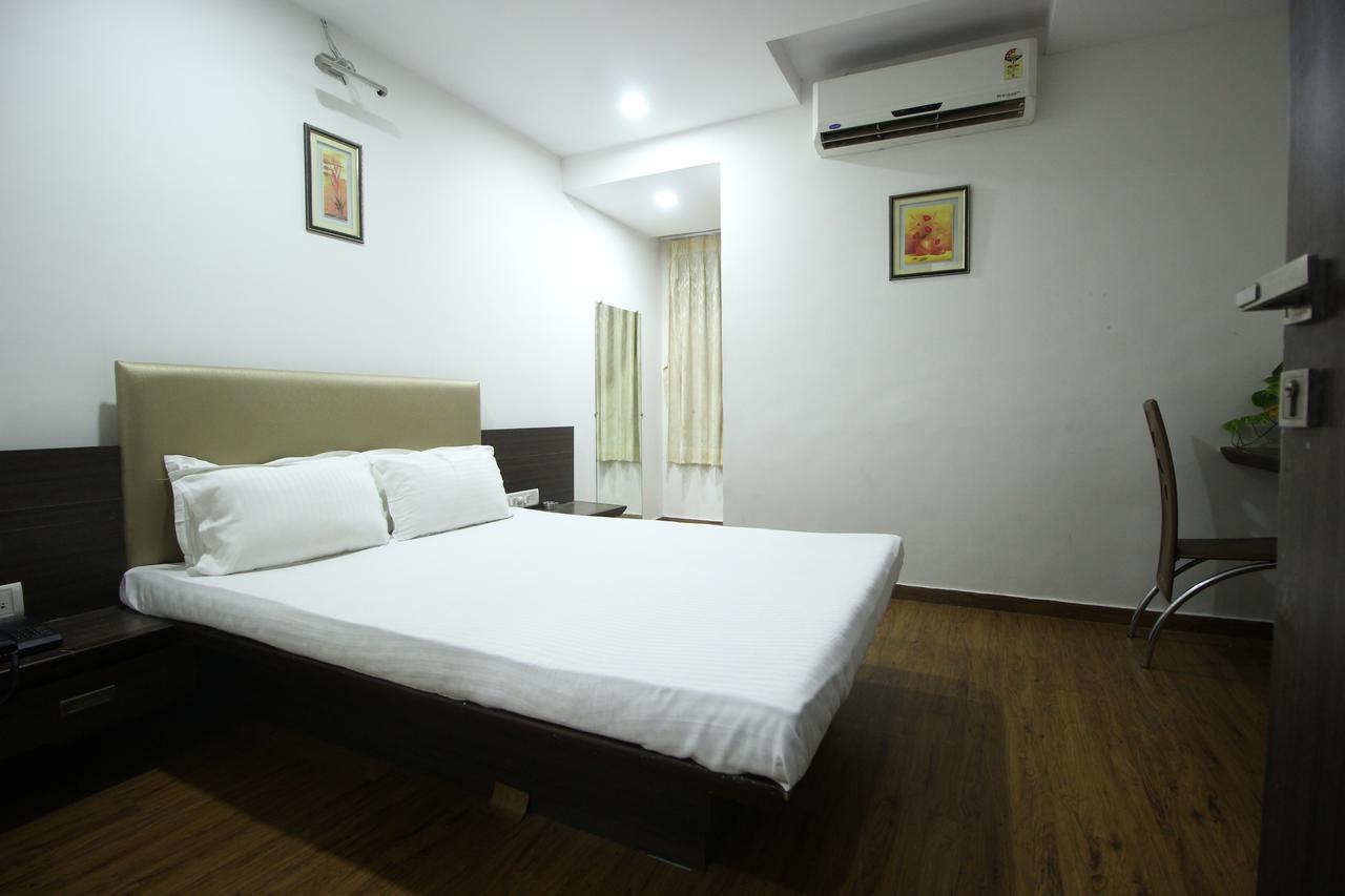 New Rajdhani Hotel Вадодара Екстер'єр фото