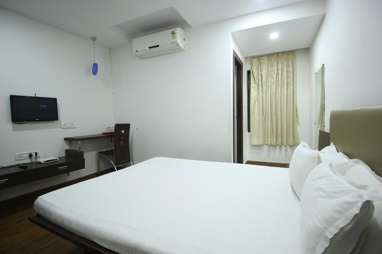 New Rajdhani Hotel Вадодара Екстер'єр фото