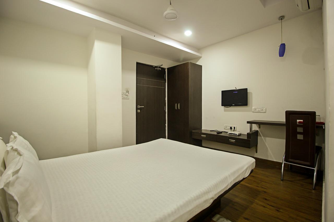 New Rajdhani Hotel Вадодара Екстер'єр фото