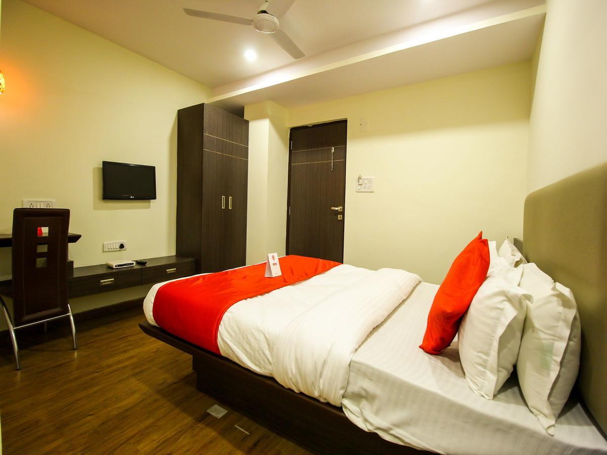 New Rajdhani Hotel Вадодара Екстер'єр фото